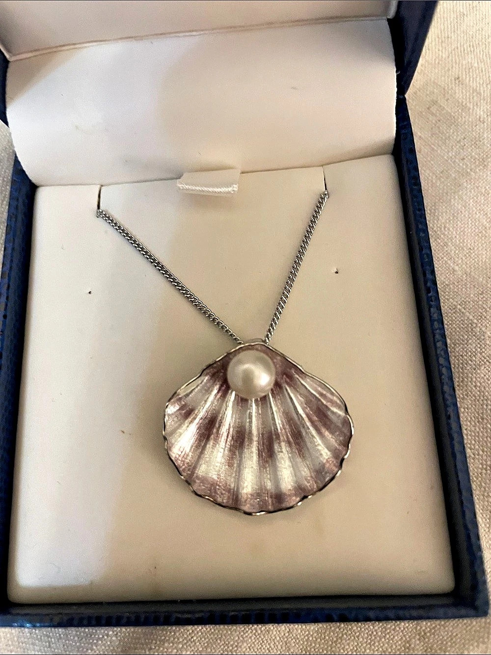Fine Enamels Shell Pearl Pendant Necklace in Silver & Pink Like New